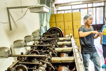 正全製茶廠也是三峽唯一獲農糧署五星級認證的製茶廠，也擁有專業的龍井塑型機
