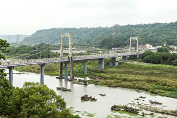 飛橋臥波_形容大漢溪上的大溪吊橋