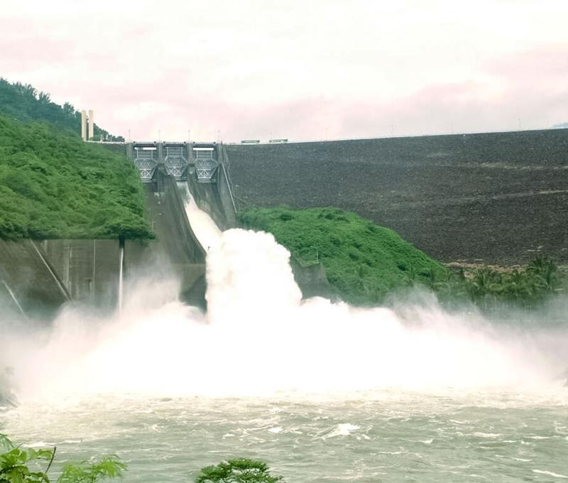 曾文水庫洩洪 照片提供者：千里步道協會