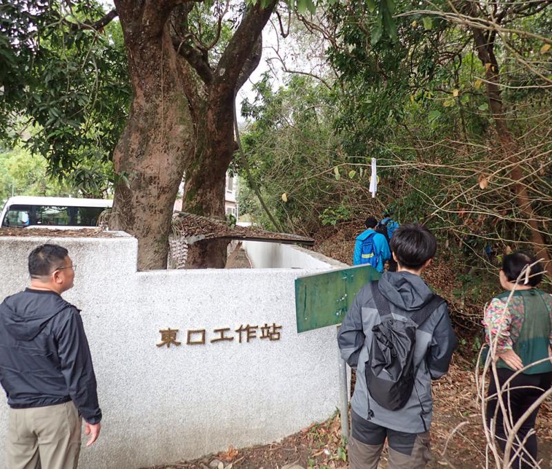 東口工作站與與一旁的烏山嶺水利古道東段入口 照片提供者：千里步道協會