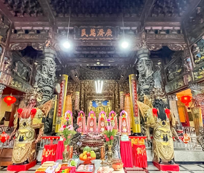 正殿主祀三官大帝。照片拍攝者：陳粉 / 拍攝日期：2022/09/09