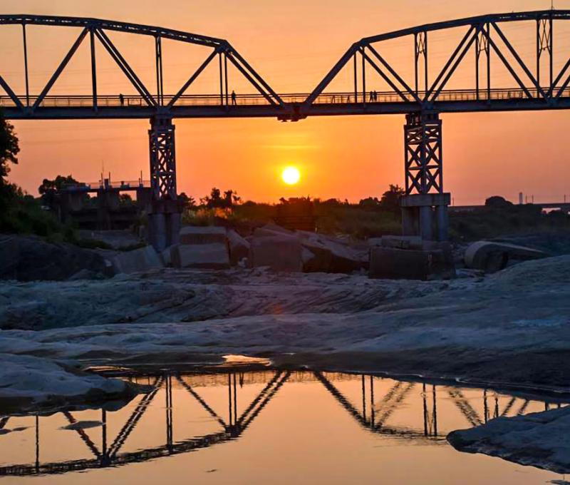 花樑鋼橋-夜景 照片提供者：臺中市后豐社區大學廖啟宗、吳怡靜、詹智傑共同提供 / 拍攝日期：2023/11/18