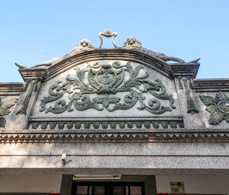 蕭屋大門西洋風格牌樓 照片拍攝者：客家委員會客家文化發展中心提供 / 拍攝日期：2022