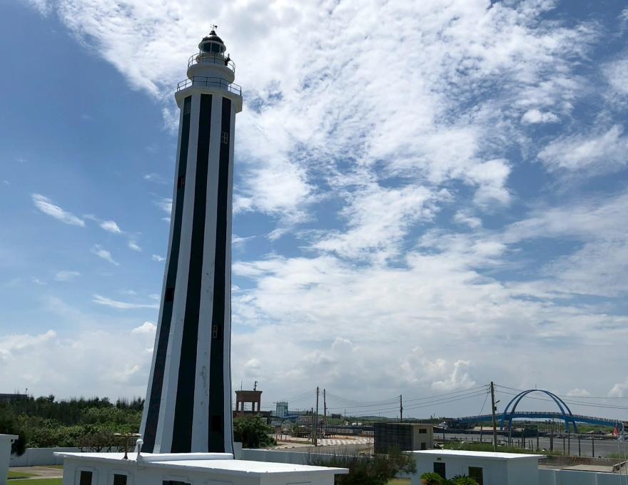 芳苑燈塔及王者之弓橋照片提供者：彰化海洋食研基地團隊