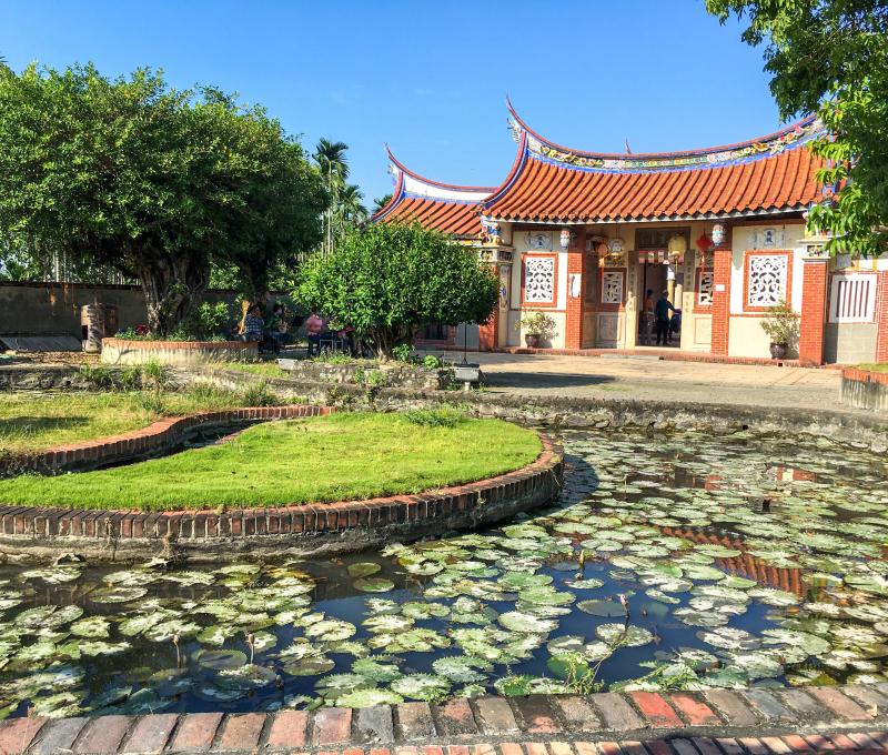 充滿風水意涵的楊氏宗祠與太極兩儀池 照片拍攝者：客家委員會客家文化發展中心提供 / 拍攝日期：2022