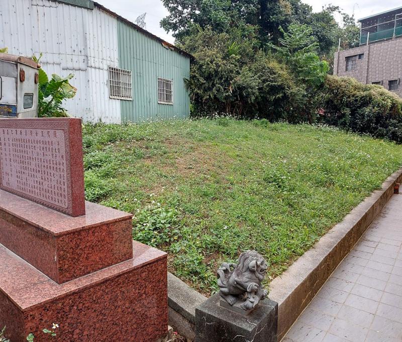 李勇墓是有應公墓形式，墓碑以幾塊磚代替 照片提供者：謝濡嫃／拍攝日期：2023/12/30