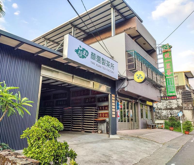 通過成福橋右轉就會看到統一茗茶/台灣嚴選的店面。照片拍攝者：三峽學教師社群 / 拍攝日期：2022/07/24