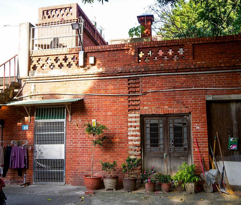 後代仍居住其中的「西洋樓」，目前並未列入國家文化資產，仍屬民間建築