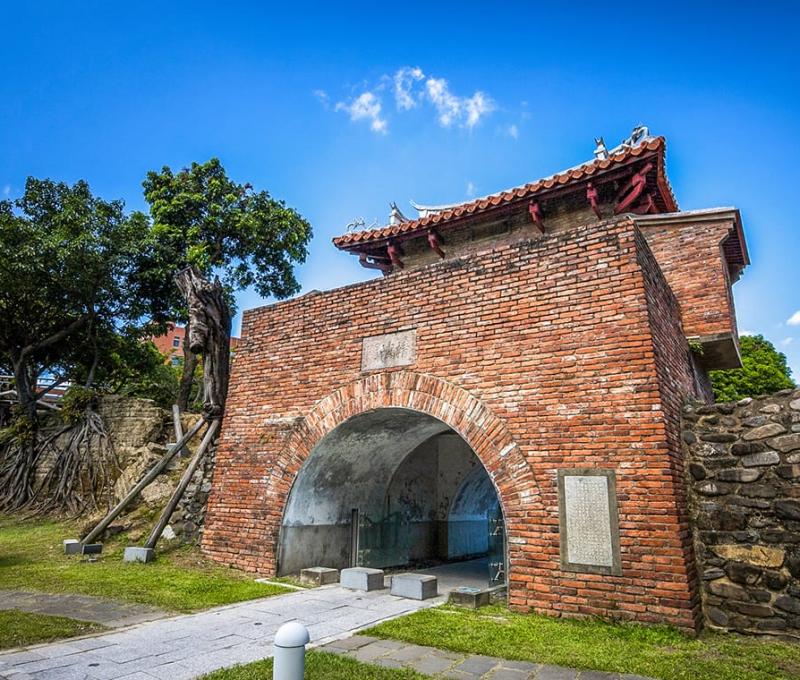 城門反轉的小西門，古時又稱靖波門 照片提供者：踏溯臺南辦公室