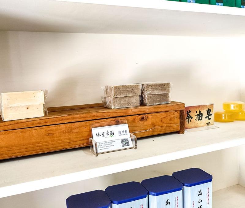 此外也有與茶相關的周邊商品如茶油皂。照片拍攝者：三峽學教師社群 / 拍攝日期：2022/07/24