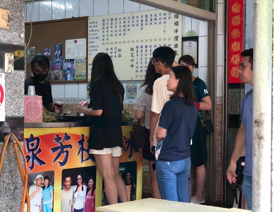 排隊購買人潮照片提供者：彰化海洋食研基地團隊