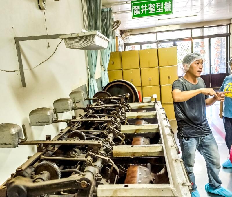 正全製茶廠也是三峽唯一獲農糧署五星級認證的製茶廠，也擁有專業的龍井塑型機。照片拍攝者：三峽學教師社群 / 拍攝日期：2022/07/24