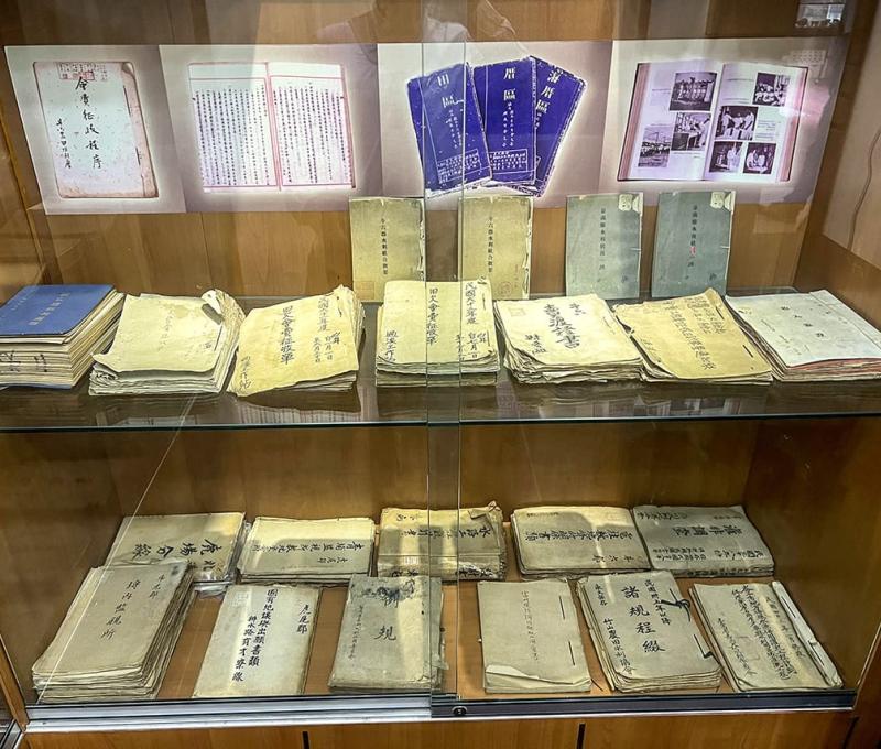 一樓文獻展示室收藏許多珍貴水利文獻 照片提供者：毛毓翔 / 拍攝日期：2023/03/14