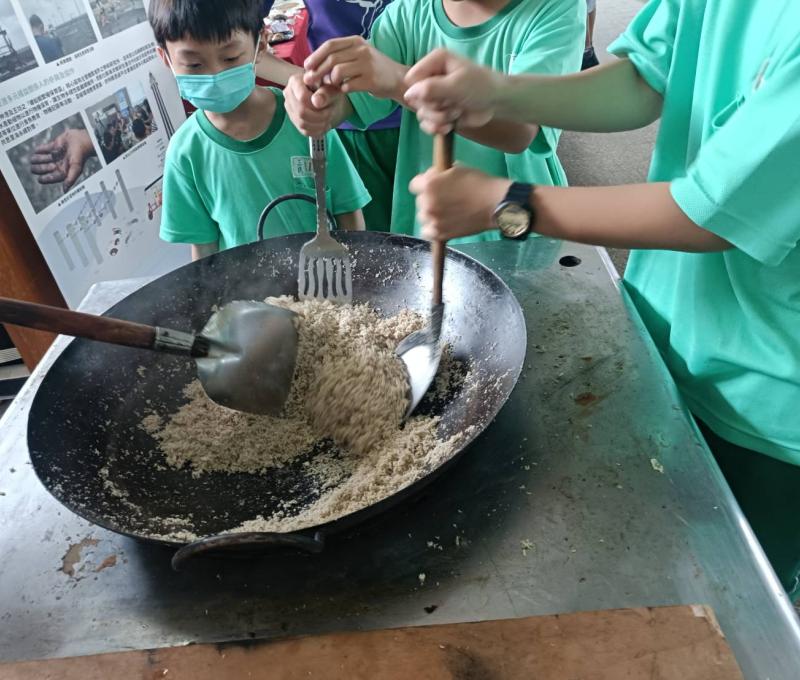 親手體驗食物製作過程-3照片提供者：彰化海洋食研基地團隊