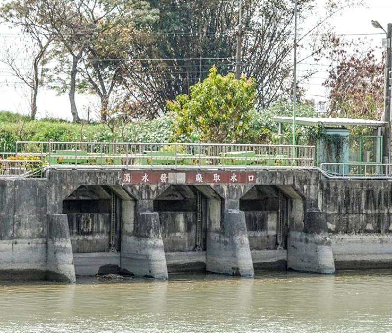 濁水發電廠取水口：林內分水工調配給水源供給濁水電廠發電，其發電尾水再由電廠後方的尾水路放流禍成為平原上的灌溉水。 照片提供者：毛毓翔 / 拍攝日期：2023/03/14
