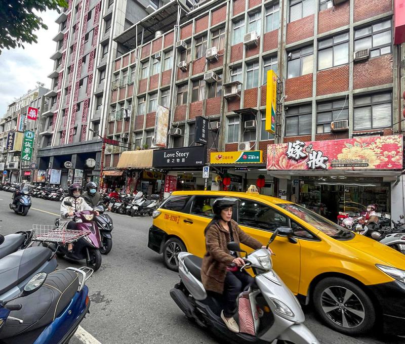 府中路旁傳統產業商家