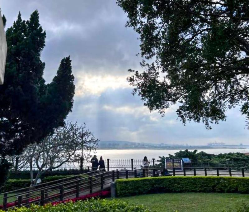 小白宮遠眺觀音山