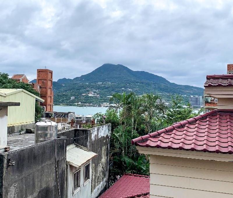 重建街遠眺觀音山
