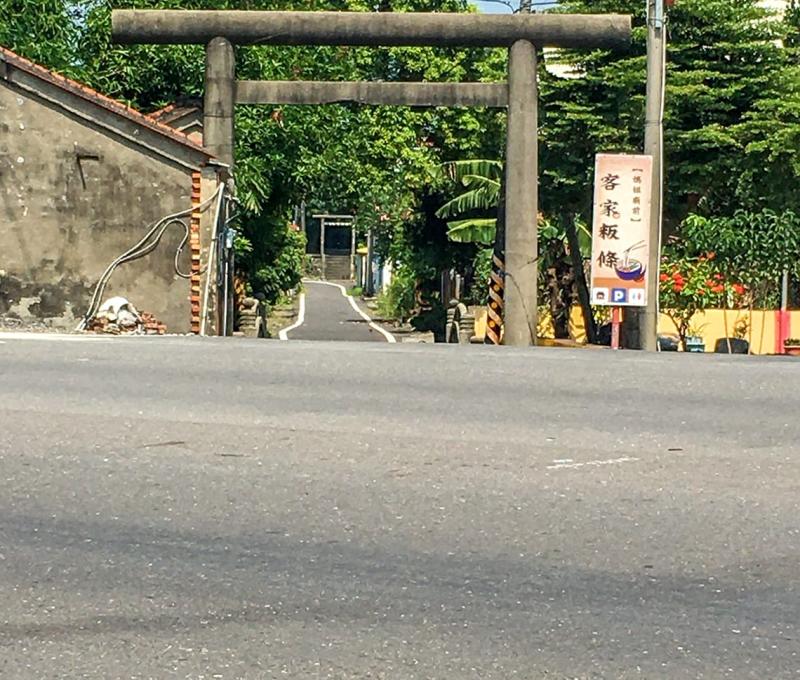 佳冬神社鳥居及神橋 照片拍攝者：客家委員會客家文化發展中心提供 / 拍攝日期：2022