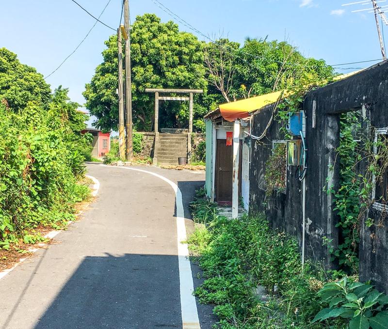 參拜道及鳥居 照片拍攝者：客家委員會客家文化發展中心提供 / 拍攝日期：2022