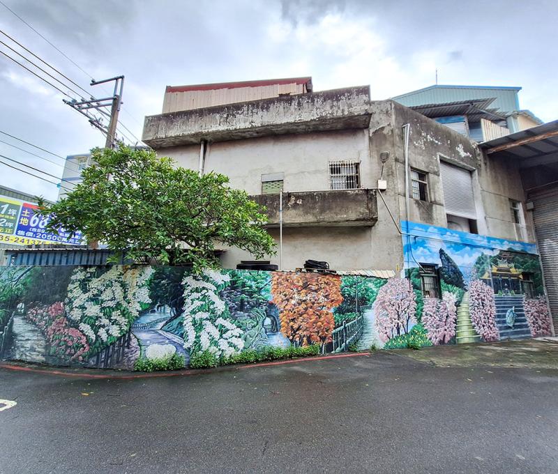 壁畫繪出鶯歌碧龍宮山上的春夏秋冬景致。照片提供者：江明泱 / 拍攝日期：2023/09/13