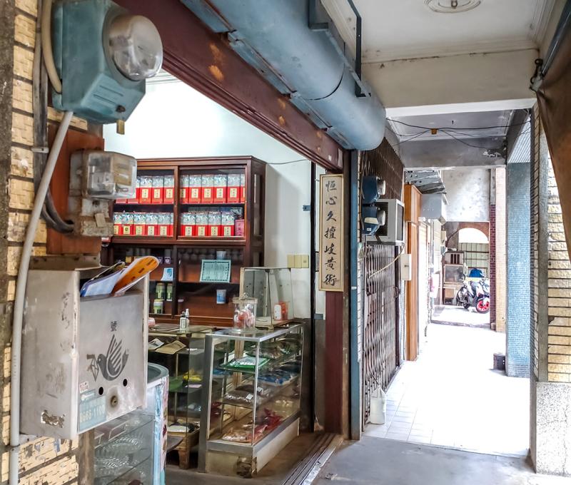 恒德藥房騎樓。照片拍攝者：林三德 / 拍攝日期：2022/09/09