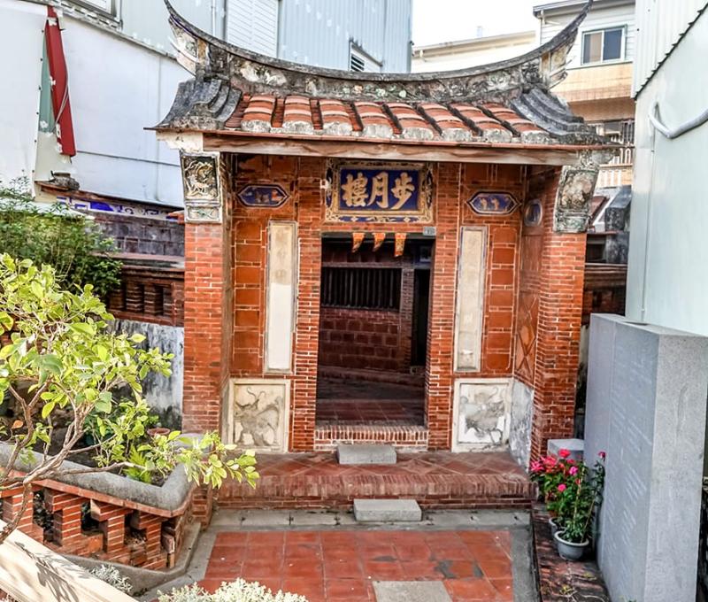 步月樓正面 照片拍攝者：客家委員會客家文化發展中心提供 / 拍攝日期：2022