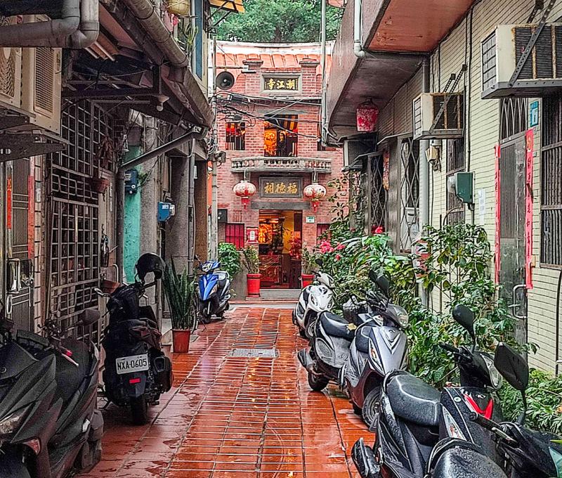 昔日的搬運工就是在這條巷弄中穿梭。照片拍攝者：海山文史團隊