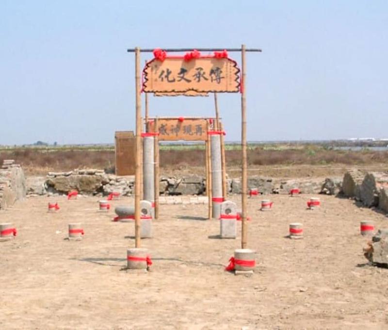 在挖掘現場重現的蚵殼港祖廟神龕位置 照片提供者：張義興 / 拍攝日期：2003/12