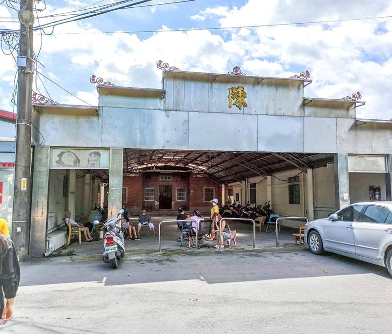 陳家祖厝搭建了外棚，作為親族鄰居的活動場所。照片拍攝者：三峽學教師社群 / 拍攝日期：2022/07/24