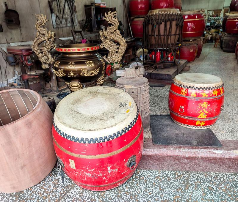 每一面鼓都代表著文化的傳承。照片拍攝者：海山文史團隊