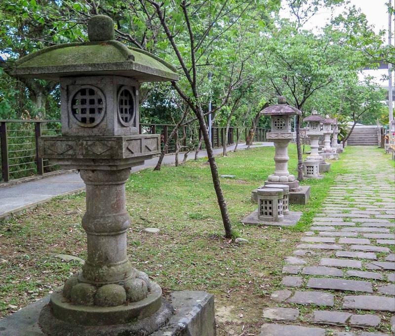 大溪神社石燈。照片拍攝者：林炯任 / 拍攝日期：2021/4/24