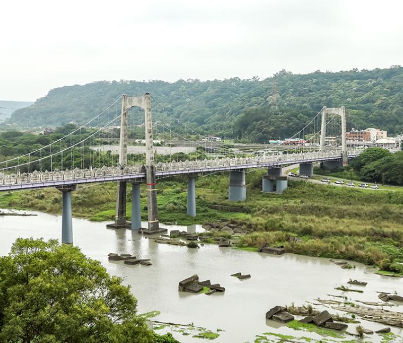 飛橋臥波_形容大漢溪上的大溪吊橋照片拍攝者：洪光君 / 拍攝日期：2021/4/15