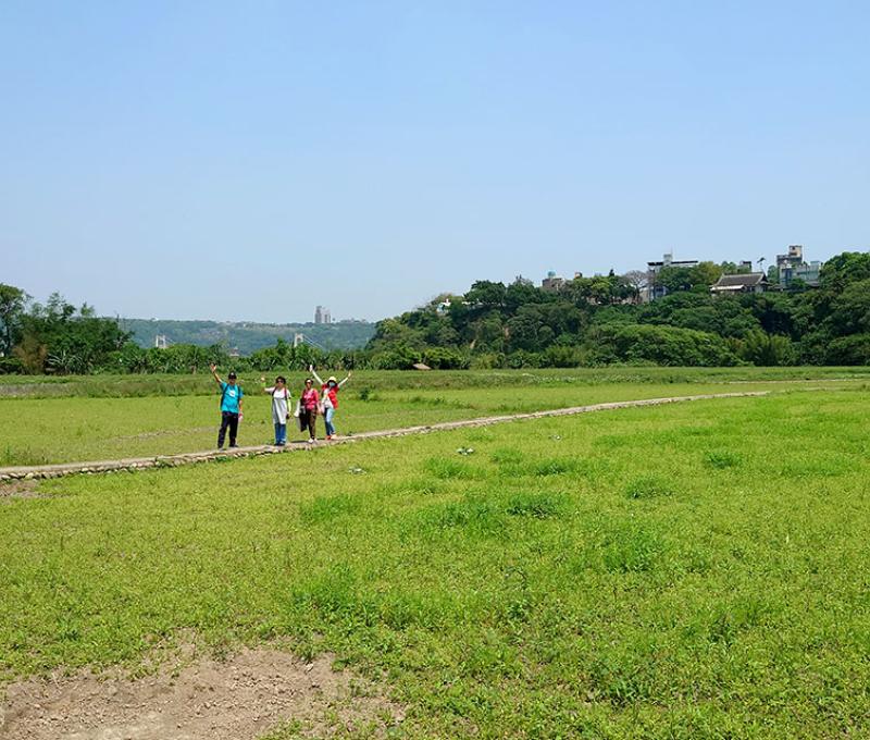 漫步順時埔。照片拍攝者：洪光君 / 拍攝日期：2021/4/12