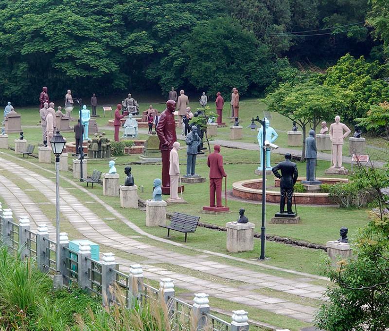 全台各地集合而來的雕像照片拍攝者：洪光君 / 拍攝日期：2021/4/6