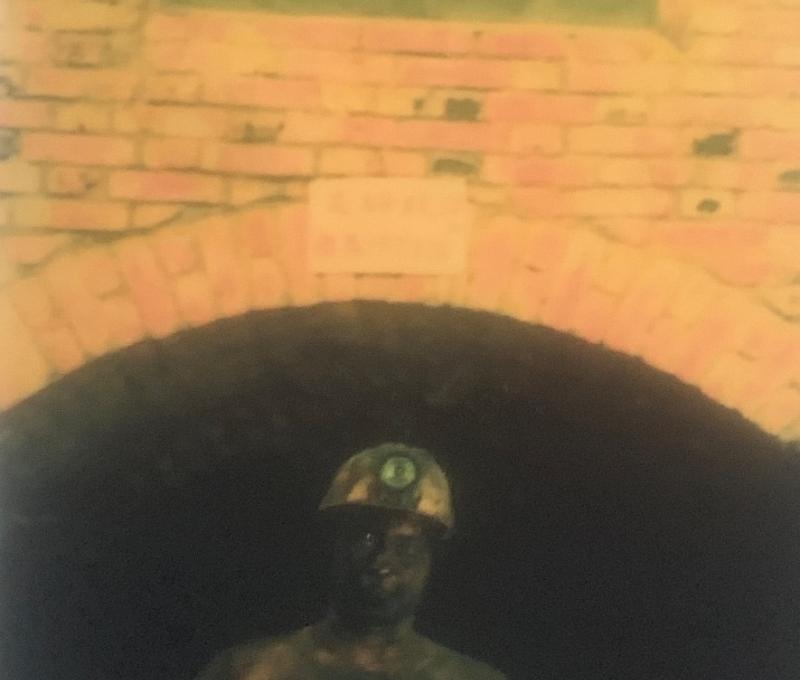 下班的礦工骯髒疲憊，但喜獲重生-正福煤礦（照片拍攝者：黃蕭添）