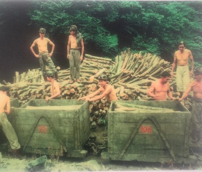 入坑前的礦坑工兵<改修工>&相思木-正福煤礦（照片拍攝者：黃蕭添）