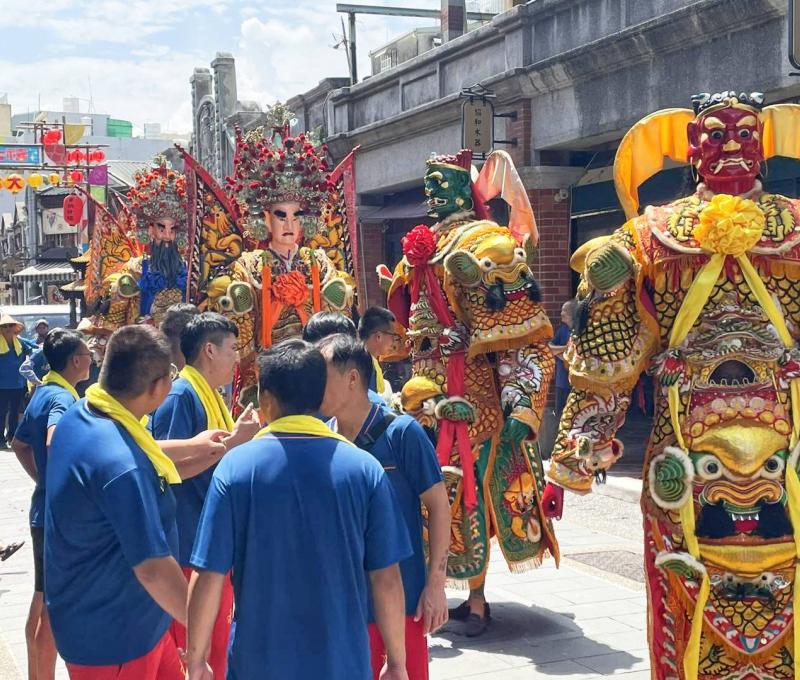 七爺八爺眾官將遊街（照片拍攝者：何丁川）