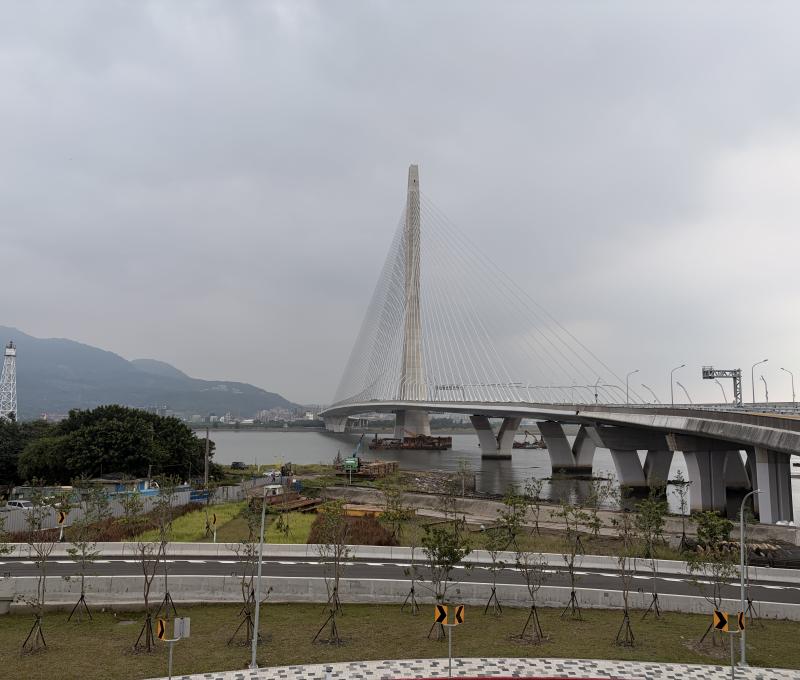 眺望淡江大橋（照片提供者：新北市政府）