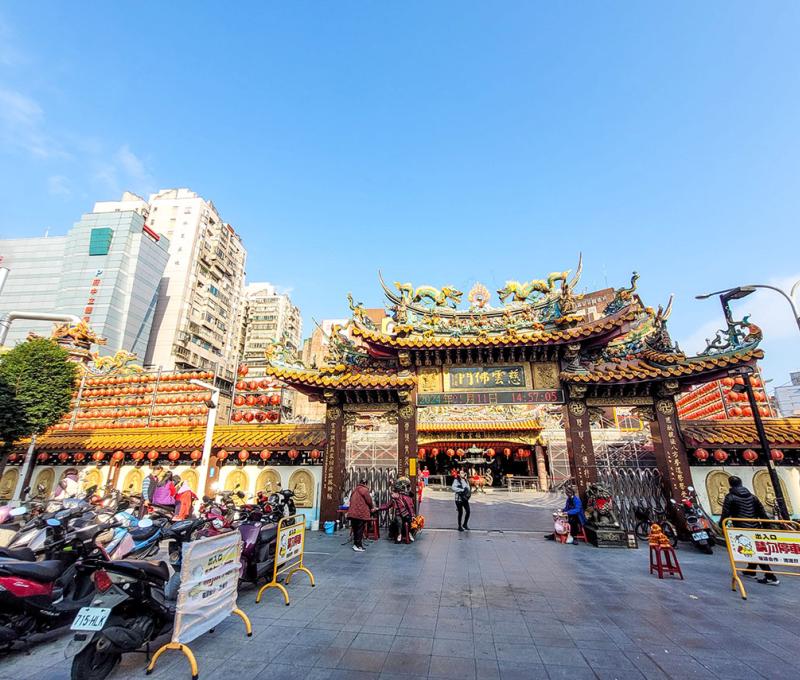 寺院寬敞的接雲寺