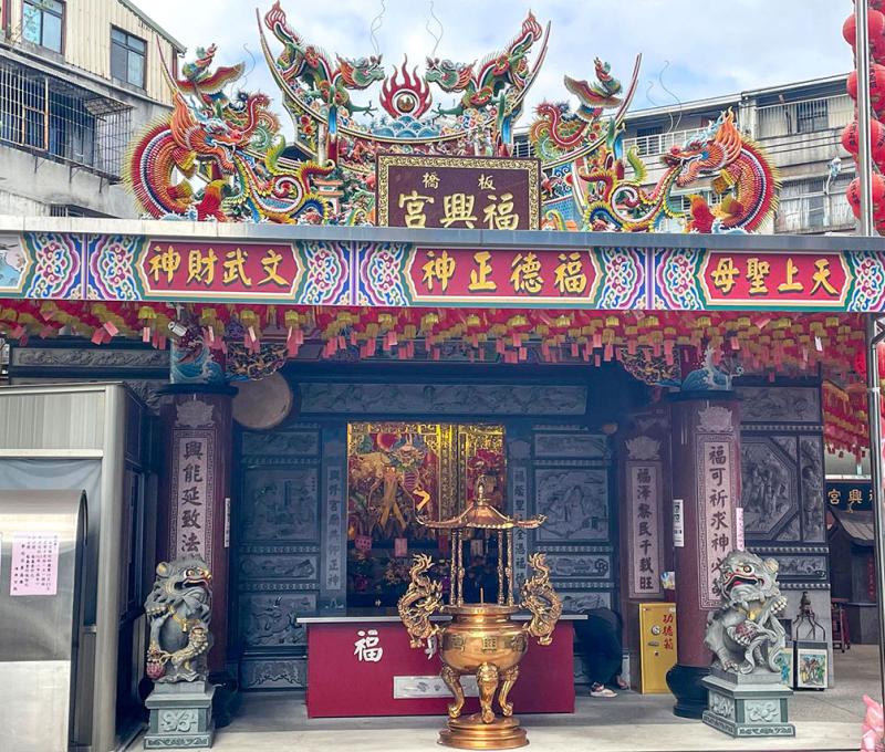 湳仔溪畔福興宮