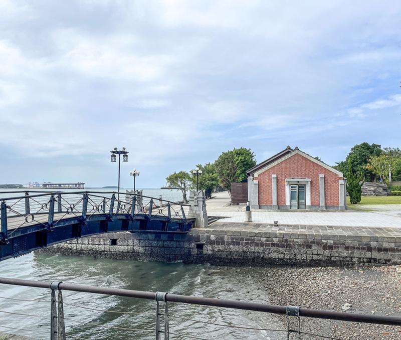 海關碼頭倉庫遠景