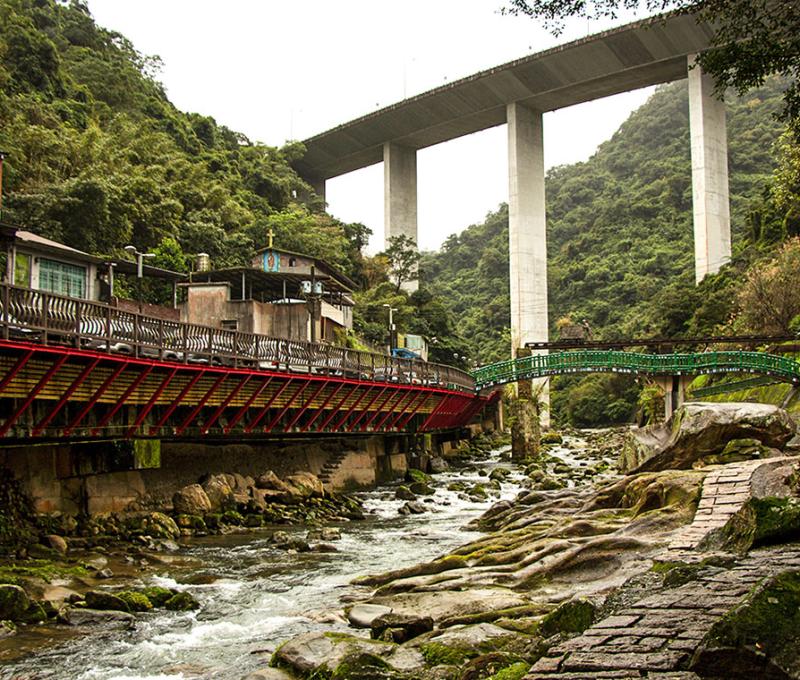 以前運煤留下的舊道，可以感受到昔日礦城的痕跡。