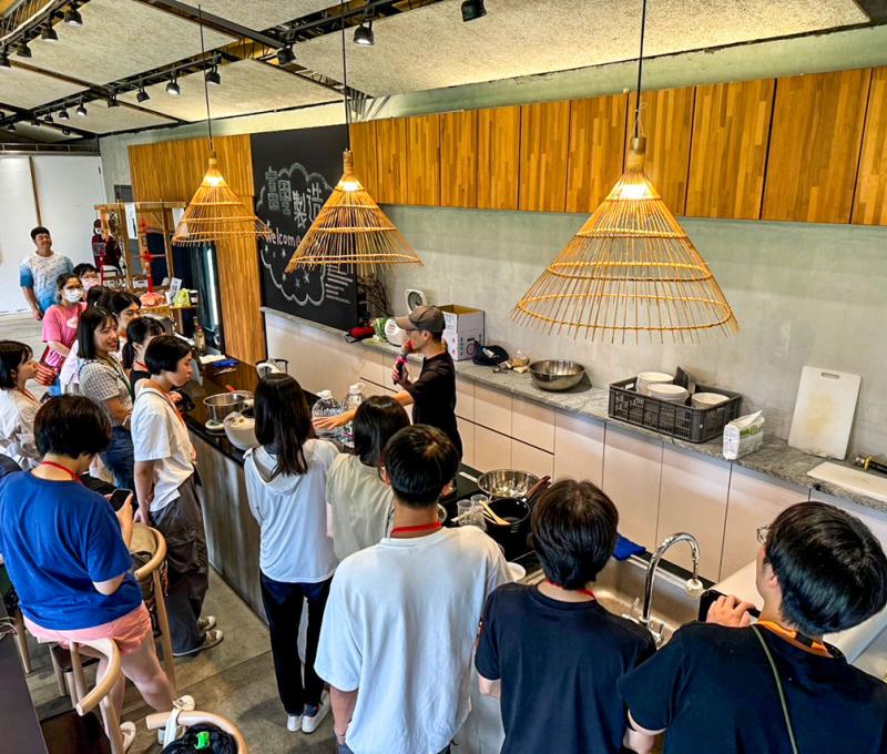 天賜糧源近年也申請教育部青發署的計畫，開設在地課程，讓更多年輕人可以透過多元學習認識有機稻米產業。 照片提供者：天賜糧源