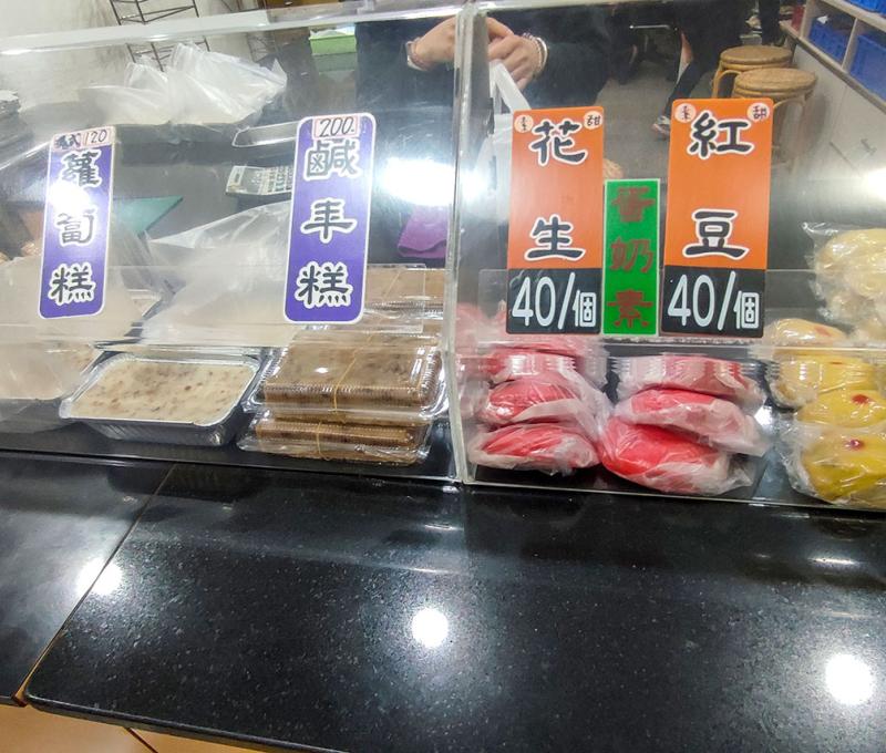 也有應景過年的商品。照片拍攝者：海山文史團隊