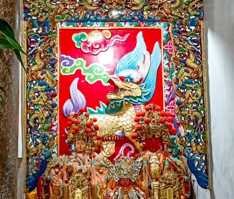 龍邊神龕，供奉廣澤尊王及妙應仙妃。照片拍攝者：黃秋菊 / 拍攝日期：2022/09/15