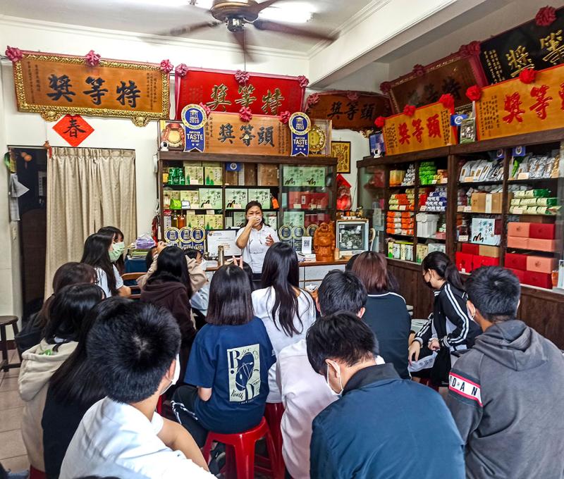 學生至祥興行學習校外教學。照片拍攝者：北大高中三峽學教師團隊