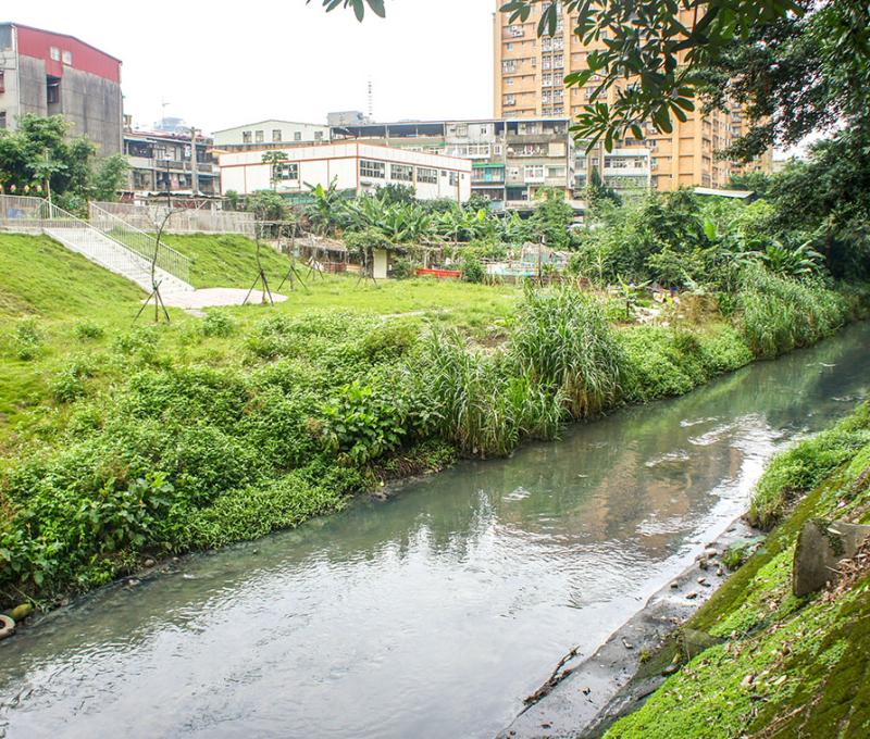 礫間淨化工程施工前的河濱公園