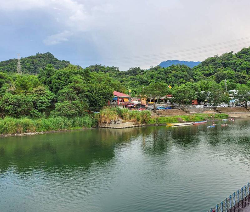 新店渡渡口對岸景緻。照片拍攝者：賴素卿 / 拍攝日期：2022/09/04