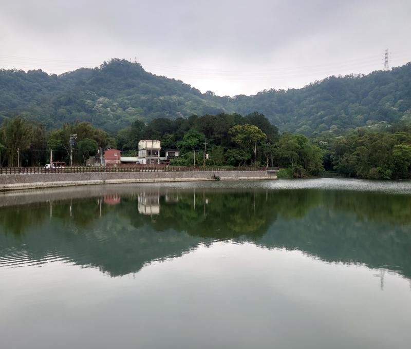 湖中倒影。照片拍攝者：洪光君 / 拍攝日期：2021/4/15